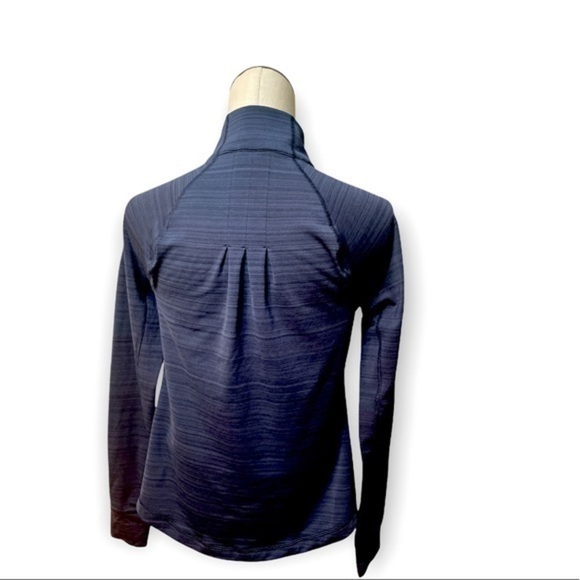 Fila Blue Woman’s Active Pull Over half zipper pleated back top Sz Medium - Picture 6 of 6